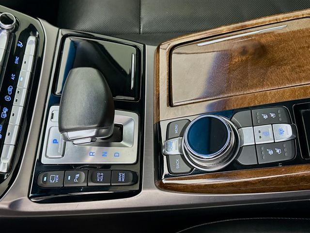 Thumbnail: 2017 Genesis G90 - 17