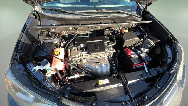 Used 2018 Gray Toyota XLE image 35