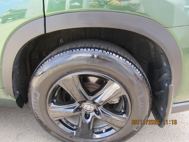 used 2023 Toyota Highlander car, priced at $32,999