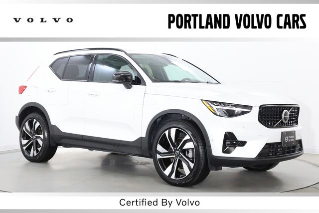 2025 Volvo XC40 B5 Plus Dark Theme AWD