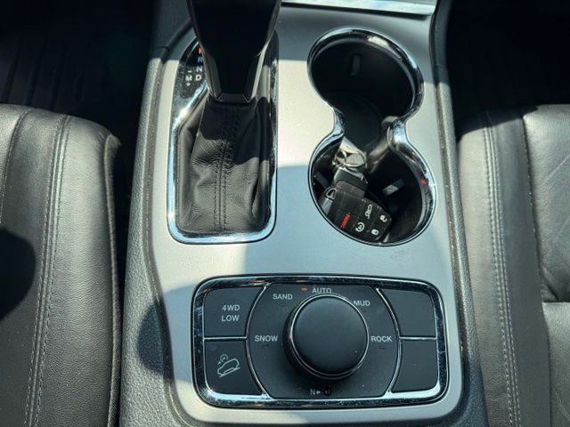 Used 2018 Granite Crystal Metallic Clearcoat Jeep Limited image 14