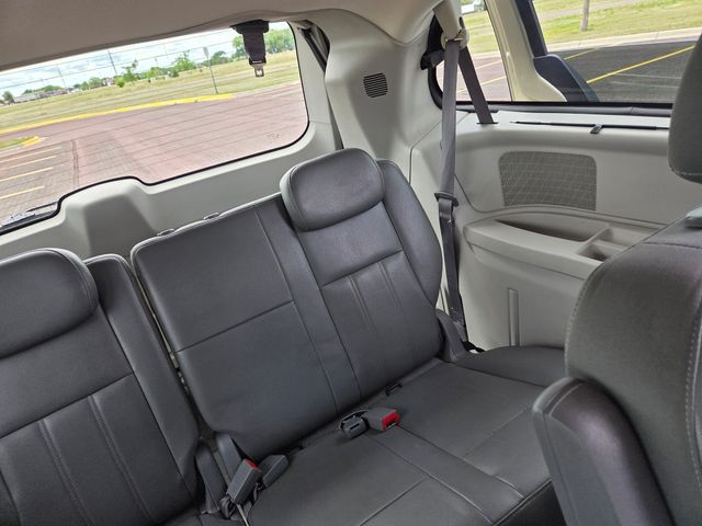 2010 Chrysler Town & Country Touring