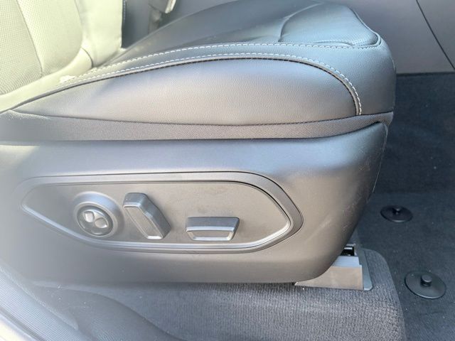 new 2026 Jeep Grand Cherokee car, priced at $43,279