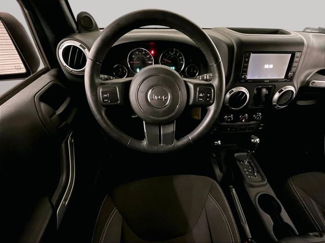2014 Jeep Wrangler Sahara - 5