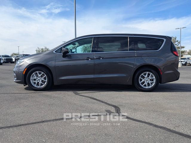 2023 Chrysler Pacifica Touring L 10