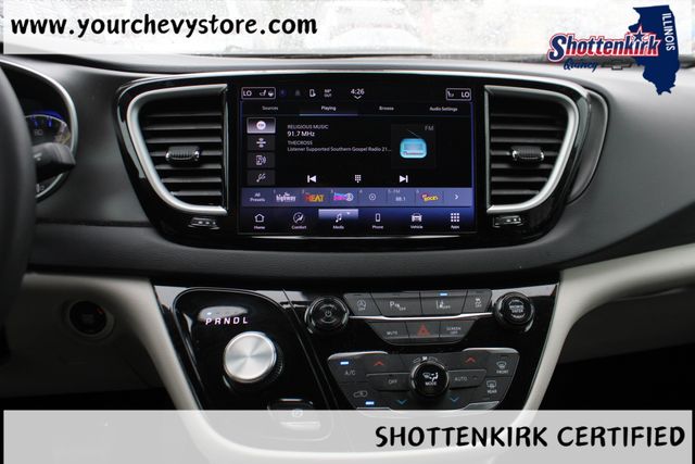 Used 2024 Chrysler Pacifica Van