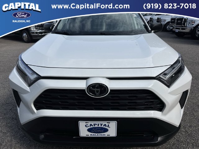 Used 2025 Ice Toyota LE image 10