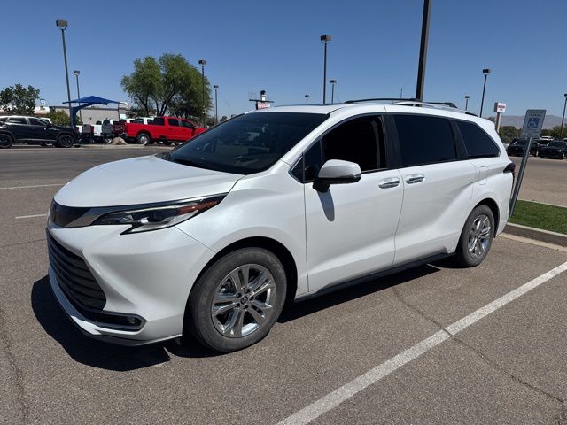 White (Wind Chill Pearl) 2023 Toyota Sienna Platinum 7-Passenger AWD Minivan All-Wheel Drive Continuously Variable Transmission
