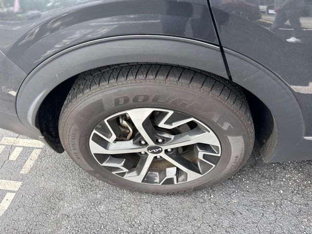 Used 2024 Gray Kia EX image 4
