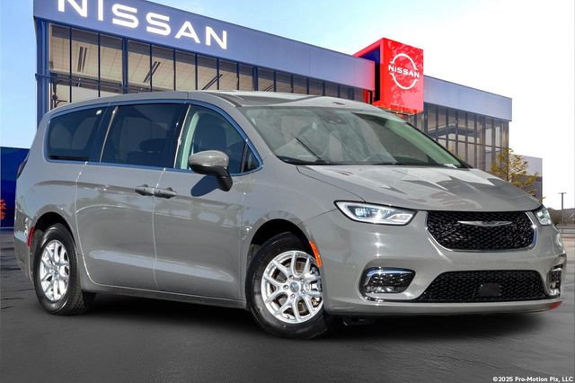 2023 Chrysler Pacifica Touring L FWD