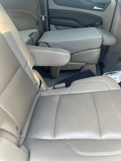 2018 Chevrolet Suburban LT — photo 8