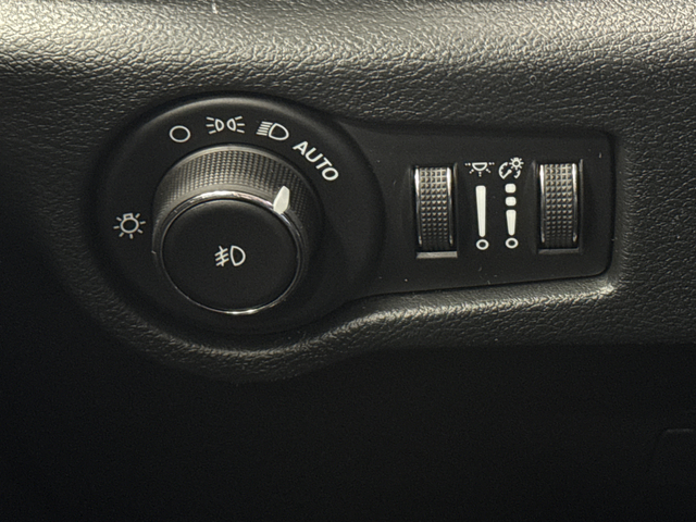 New 2026 Diamond Black Crystal Pearlcoat Chrysler Select image 25