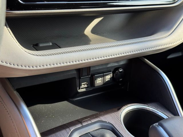 Used 2021 Toyota Highlander SUV