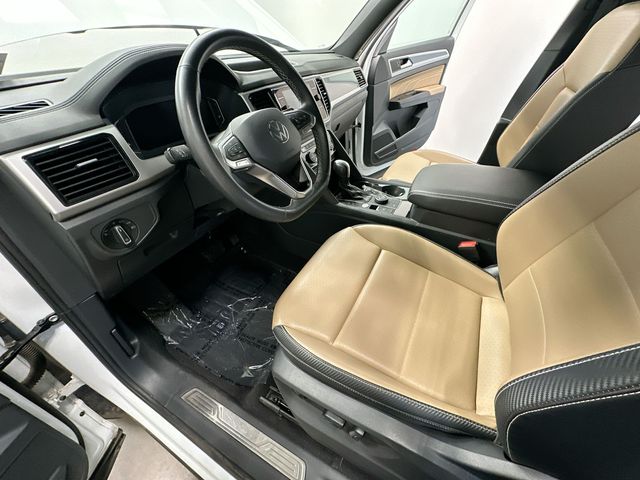 2023 Volkswagen Atlas Cross Sport 3.6L V6 SE w/Technology White at Sutliff Volkswagen