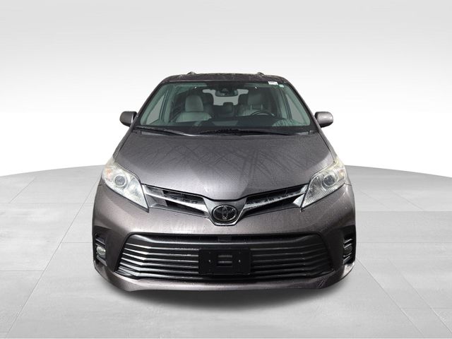 2019 Toyota Sienna XLE photo