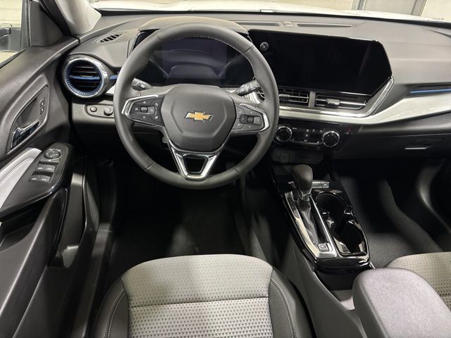 2025 Chevrolet Trax LT photo