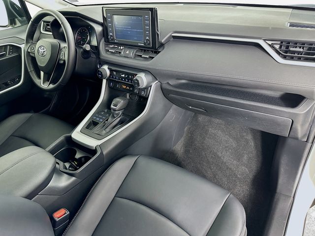 2020 Toyota RAV4 XLE Premium 30