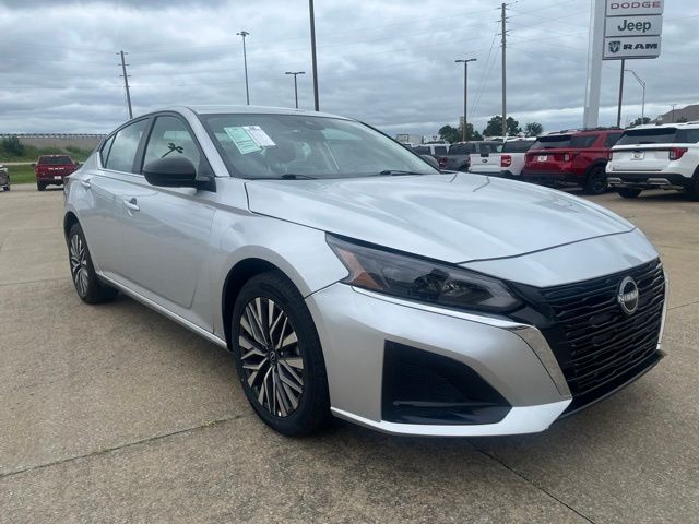 Brilliant Silver Metallic 2026 Nissan Altima Sedan All-Wheel Drive Continuously Variable Transmission
