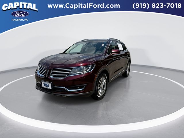 Used 2018 Red Lincoln Select image 4