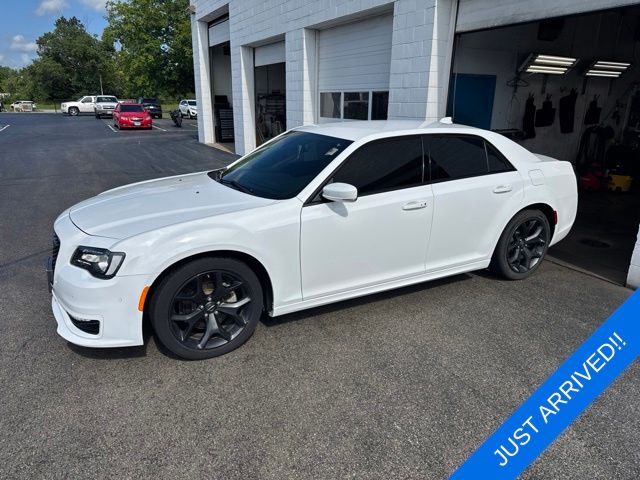 Bright White Clearcoat 2022 Chrysler 300 Sedan Rear-Wheel Drive 8-Speed Automatic