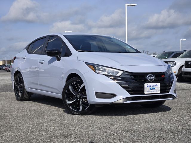 Gray Sky Pearl 2024 Nissan Versa SR FWD Sedan Front-Wheel Drive Continuously Variable Transmission