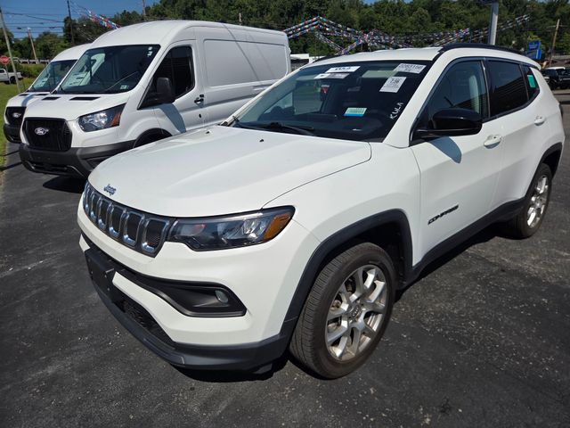 Bright White Clearcoat 2022 Jeep Compass SUV / Crossover Four-Wheel Drive 9-Speed Automatic