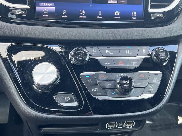 Used 2025 Black Chrysler Select image 20