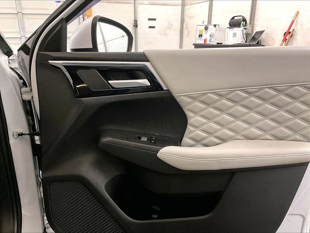 2022 Mitsubishi Outlander SEL White at Auto Express Mitsubishi