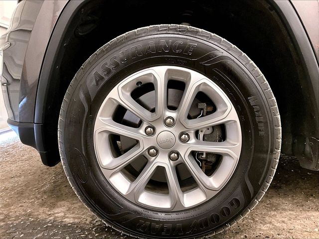 2021 Jeep Grand Cherokee Laredo E Gray at South Hills CDJR