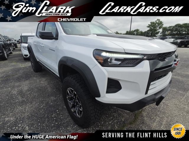 Summit White 2024 Chevrolet Colorado Pickup Truck Four-Wheel Drive 8-Speed Automatic
