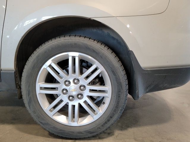 2013 Champagne Silver Metallic Chevrolet Traverse LT AWD SUV