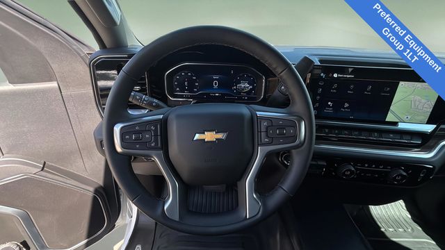 Used 2025 White Chevrolet LT image 13