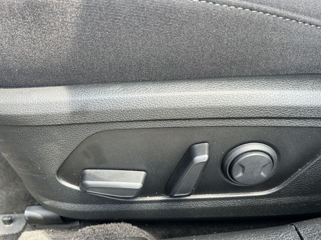 Used 2025 Black Hyundai SEL image 34
