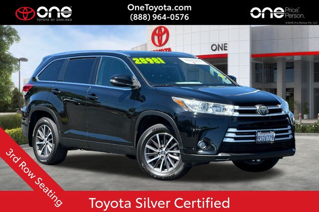 Midnight Black 2019 Toyota Highlander SUV / Crossover All-Wheel Drive 8-Speed Automatic