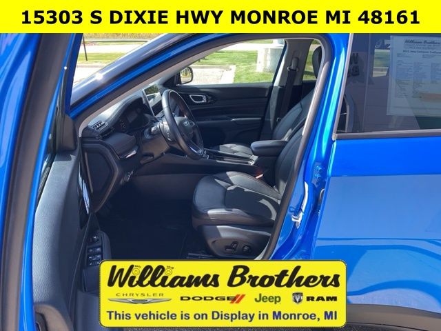 2022 Jeep Compass Trailhawk - Laser Blue Pearlcoat exterior view 15