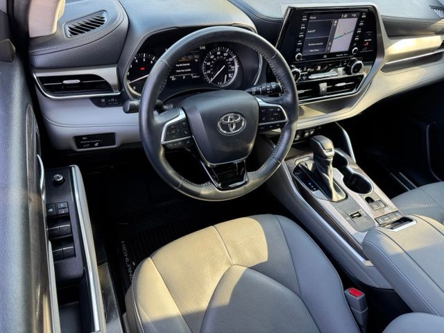 Used 2021 Toyota Highlander SUV