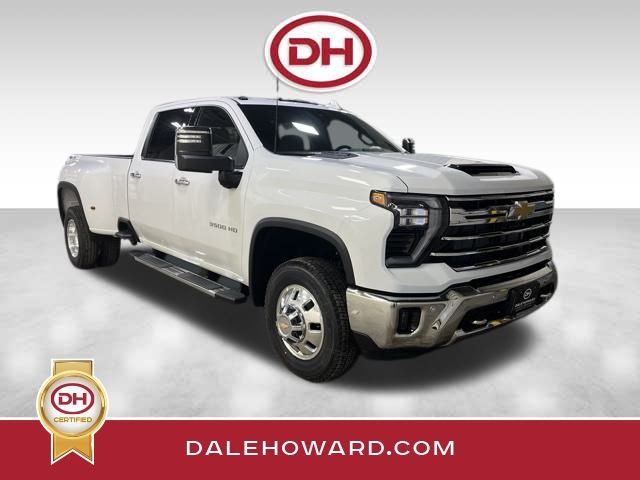 Summit White 2026 Chevrolet Silverado 3500HD LTZ Crew Cab 4WD Pickup Truck Four-Wheel Drive Automatic