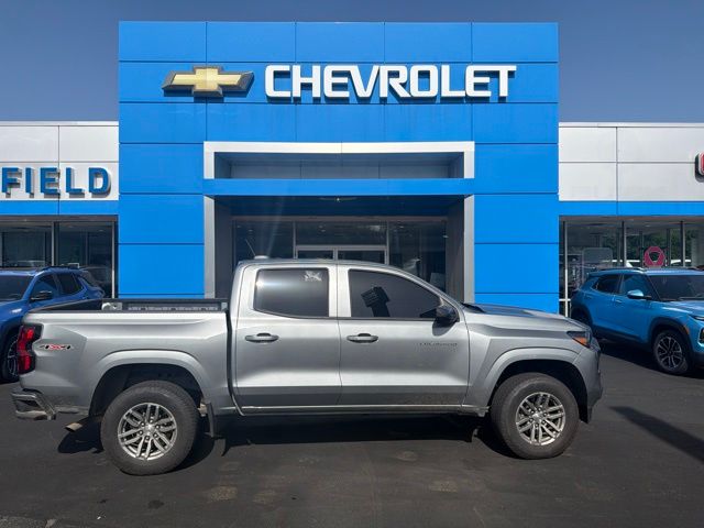 Sterling Gray Metallic 2025 Chevrolet Colorado Pickup Truck Four-Wheel Drive 8-Speed Automatic