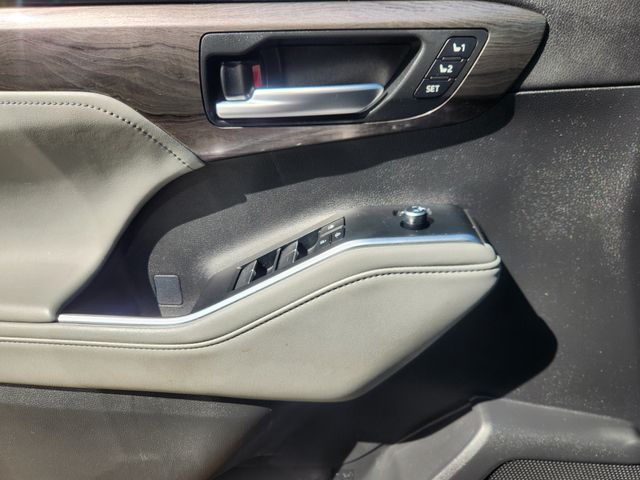 2025 Toyota Highlander Hybrid Platinum  at Gullo Toyota