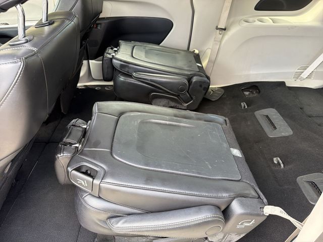 Used 2023 Black Chrysler Touring L image 18