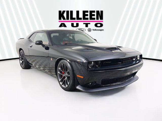 Pitch Black Clearcoat 2022 Dodge Challenger R/T Scat Pack RWD Coupe Rear-Wheel Drive 8-Speed Automatic