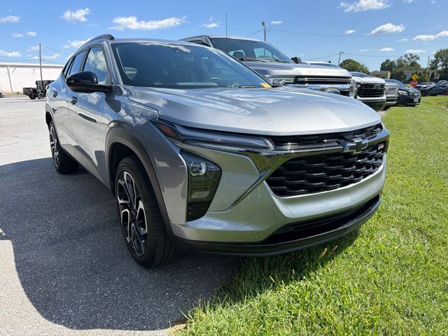  2025 Chevrolet Trax RS with 2RS FWD   