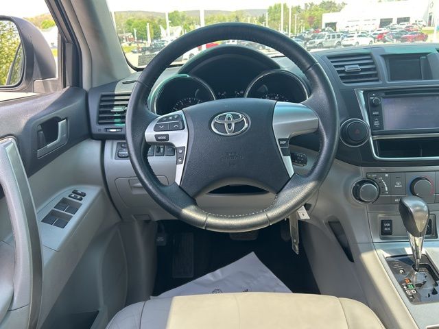 used 2013 Toyota Highlander car, priced at $11,109