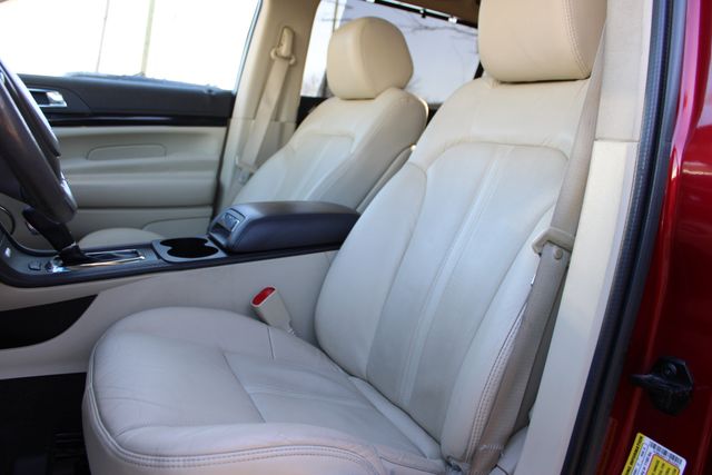 Used 2018 Red Lincoln Reserve image 18