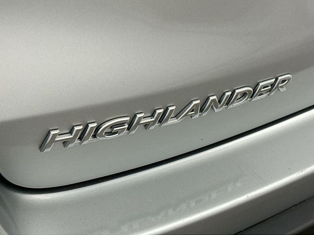2017 Toyota Highlander SE Silver at Rochrich Mazda