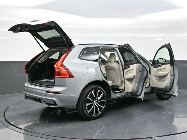 2025 Volvo XC60  photo