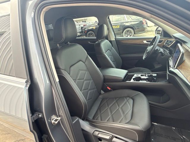 2025 Volkswagen Atlas 2.0T SE w/Technology:L168456A