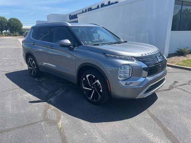 Silver 2023 Mitsubishi Outlander SEL FWD SUV / Crossover Front-Wheel Drive Continuously Variable Transmission