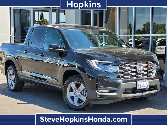 Black 2025 Honda Ridgeline TrailSport AWD Pickup Truck All-Wheel Drive 9-Speed Automatic