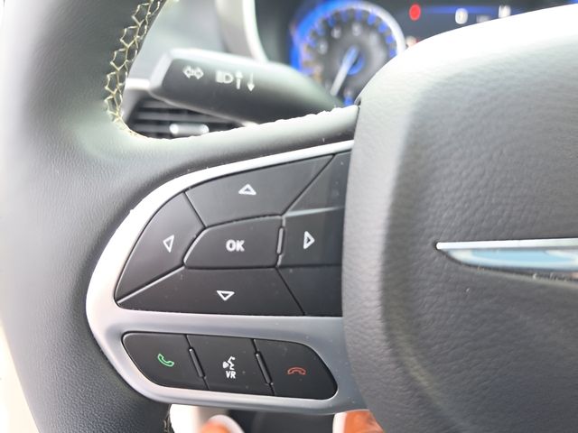 Used 2024 Chrysler Pacifica Van